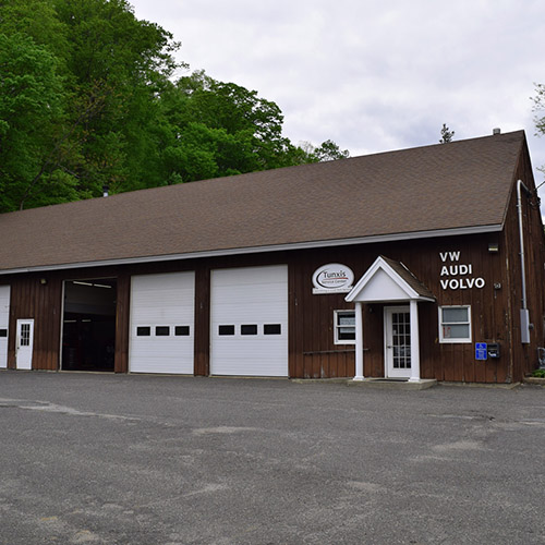 photo of an auto repair shop